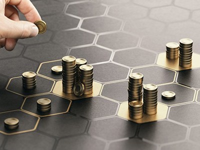 Hand arranges coins on hexagonal grid